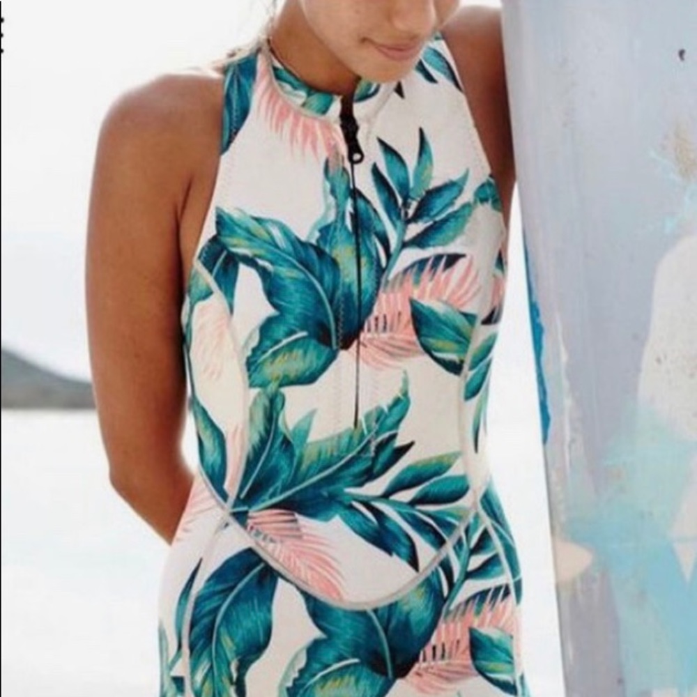 Billabong peeky tropical palm print wetsuit